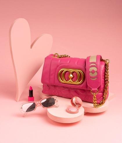 10 pochette rosa per un look trendy irresistibile